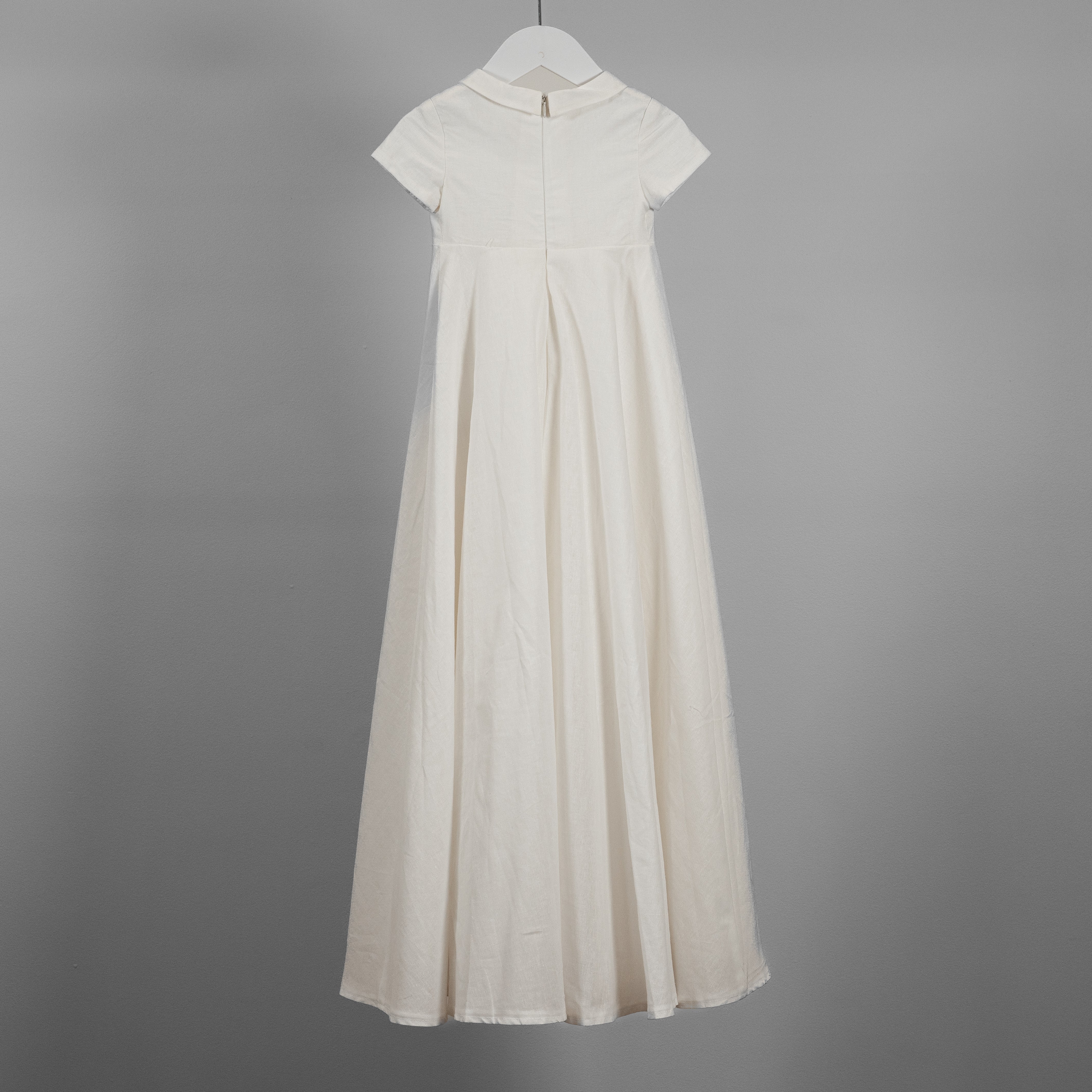 Back view of the My Blessing Noa linen christening gown featuring a smooth finish and an easy zip closure for stress‑free dressing.