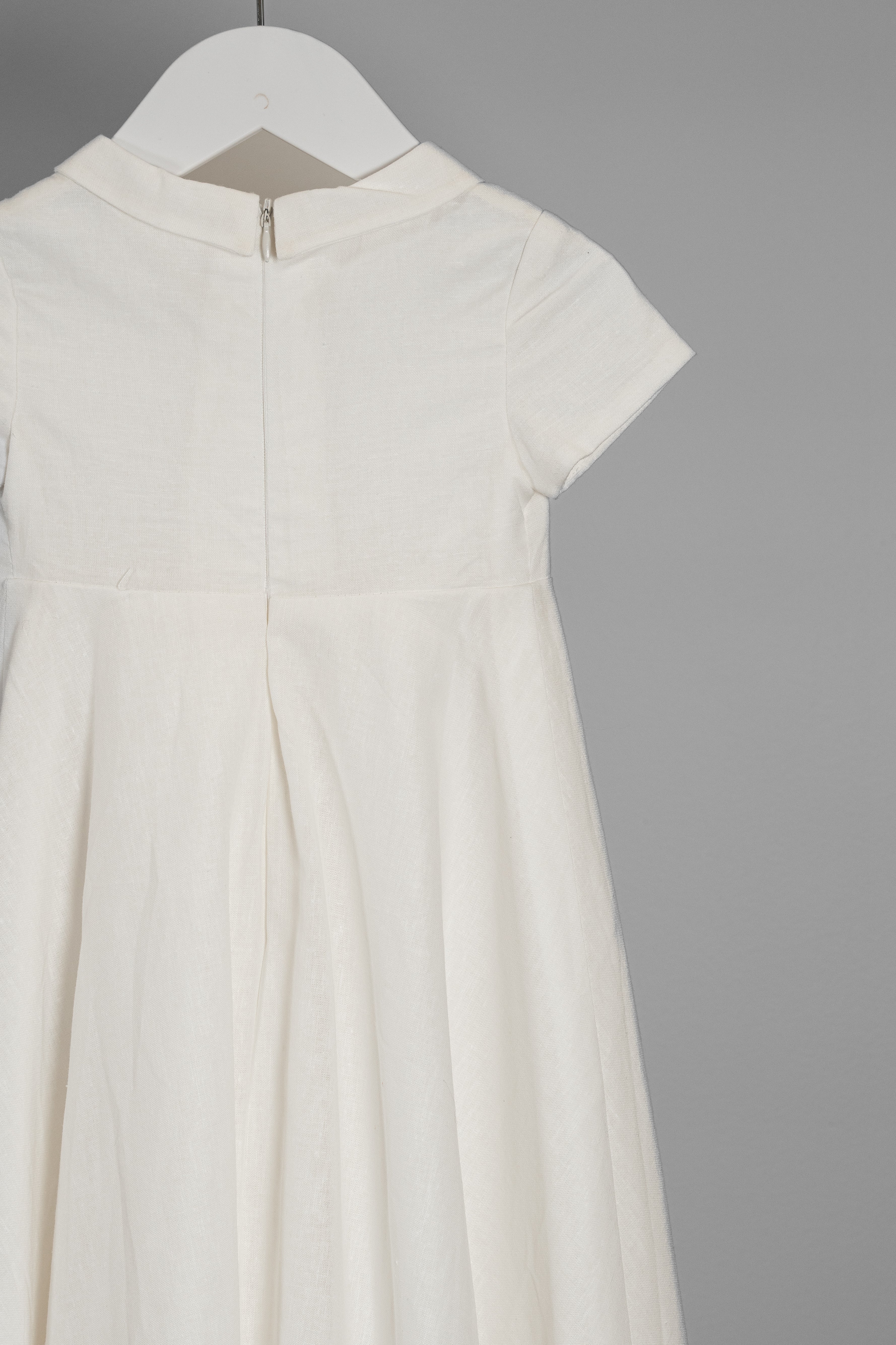 lose-up of the My Blessing Noa gown’s back showing the soft linen fabric and concealed zip closure.